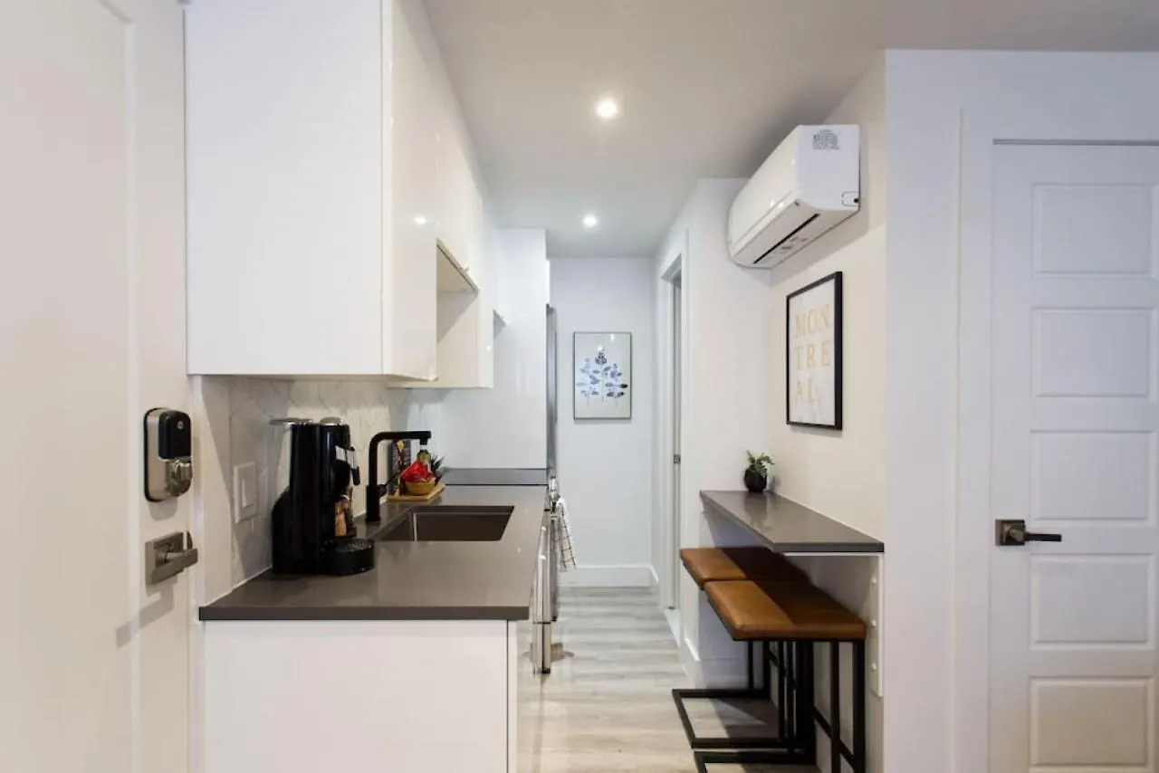 Palms Little Italy Studio With Full Bathroom By Denstays Montréal Kanada