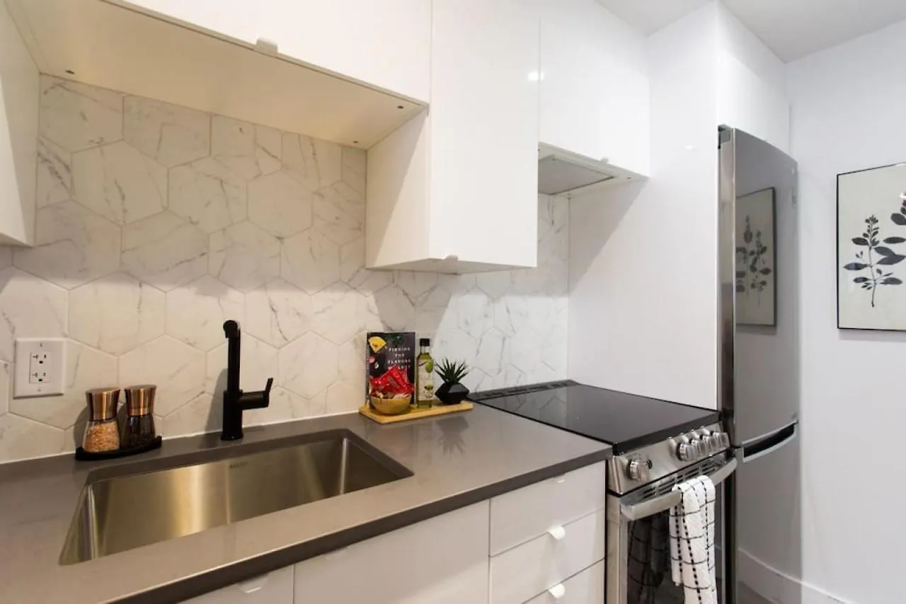 Palms Little Italy Studio With Full Bathroom By Denstays Montréal 0*,