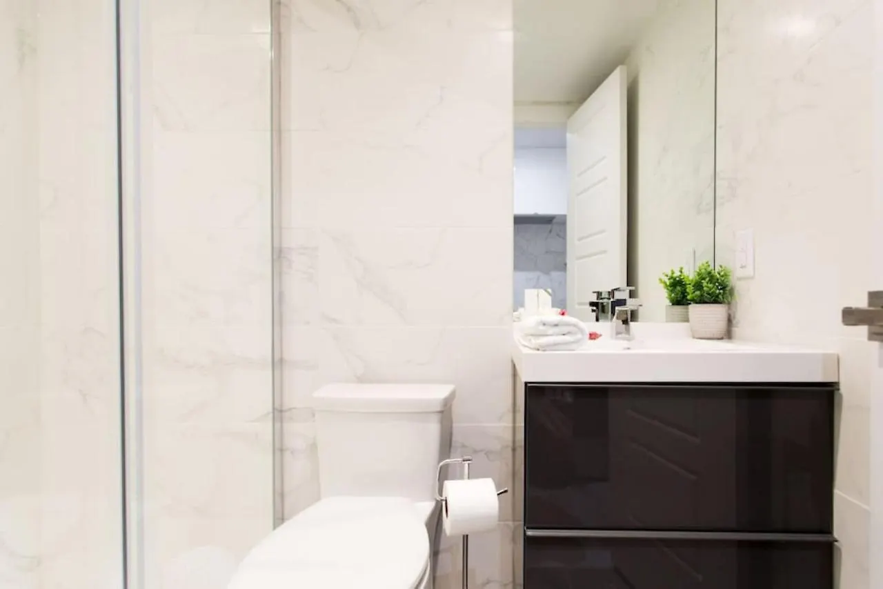 Palms Little Italy Studio With Full Bathroom By Denstays Montréal 0*,