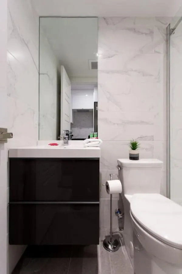 Palms Little Italy Studio With Full Bathroom By Denstays Montréal Lägenhet