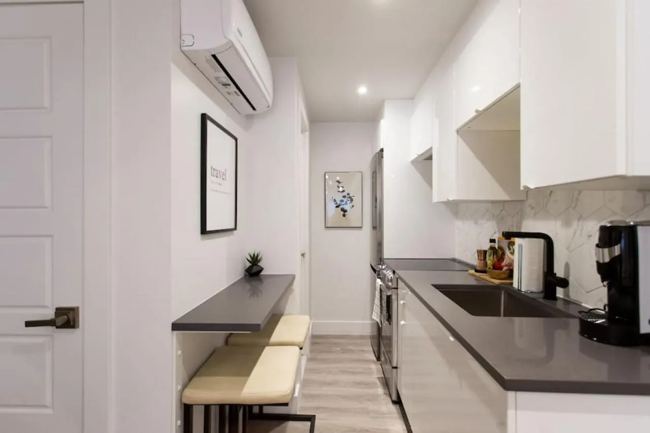 Palms Little Italy Studio With Full Bathroom By Denstays Montréal 0*,  Kanada