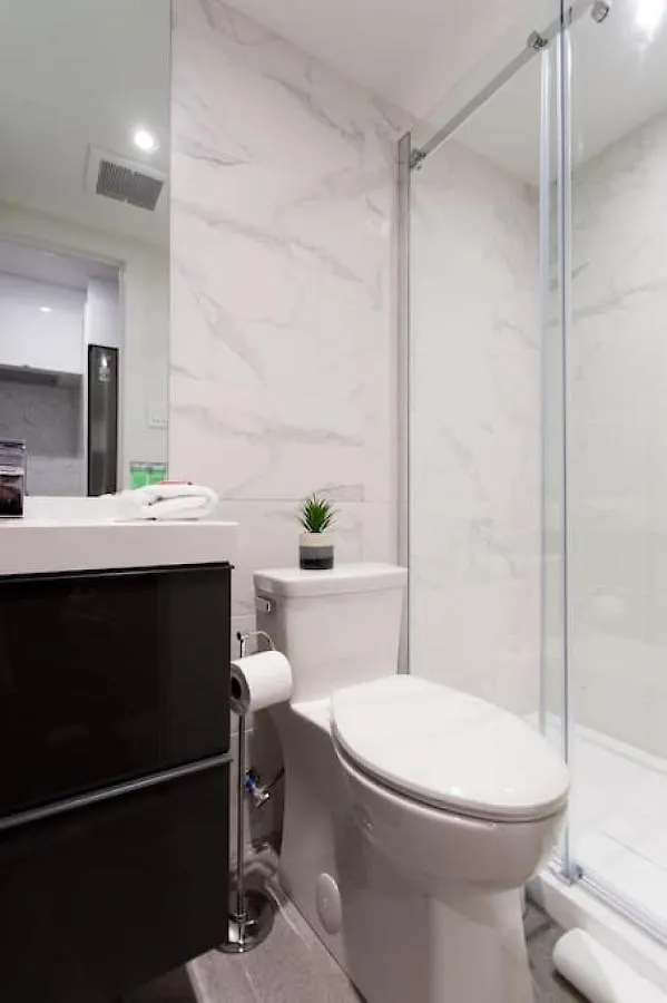 Palms Little Italy Studio With Full Bathroom By Denstays Montréal Lägenhet